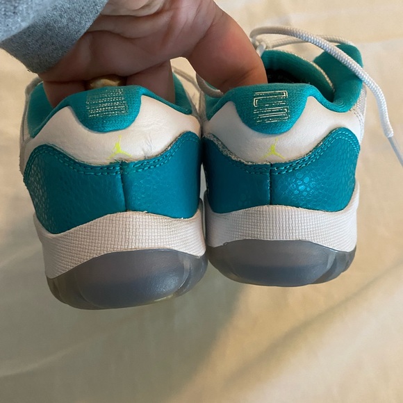 Nike Air Jordan 11 Retro Low in color Aqua Safari size 1.5 kids - Picture 3 of 6